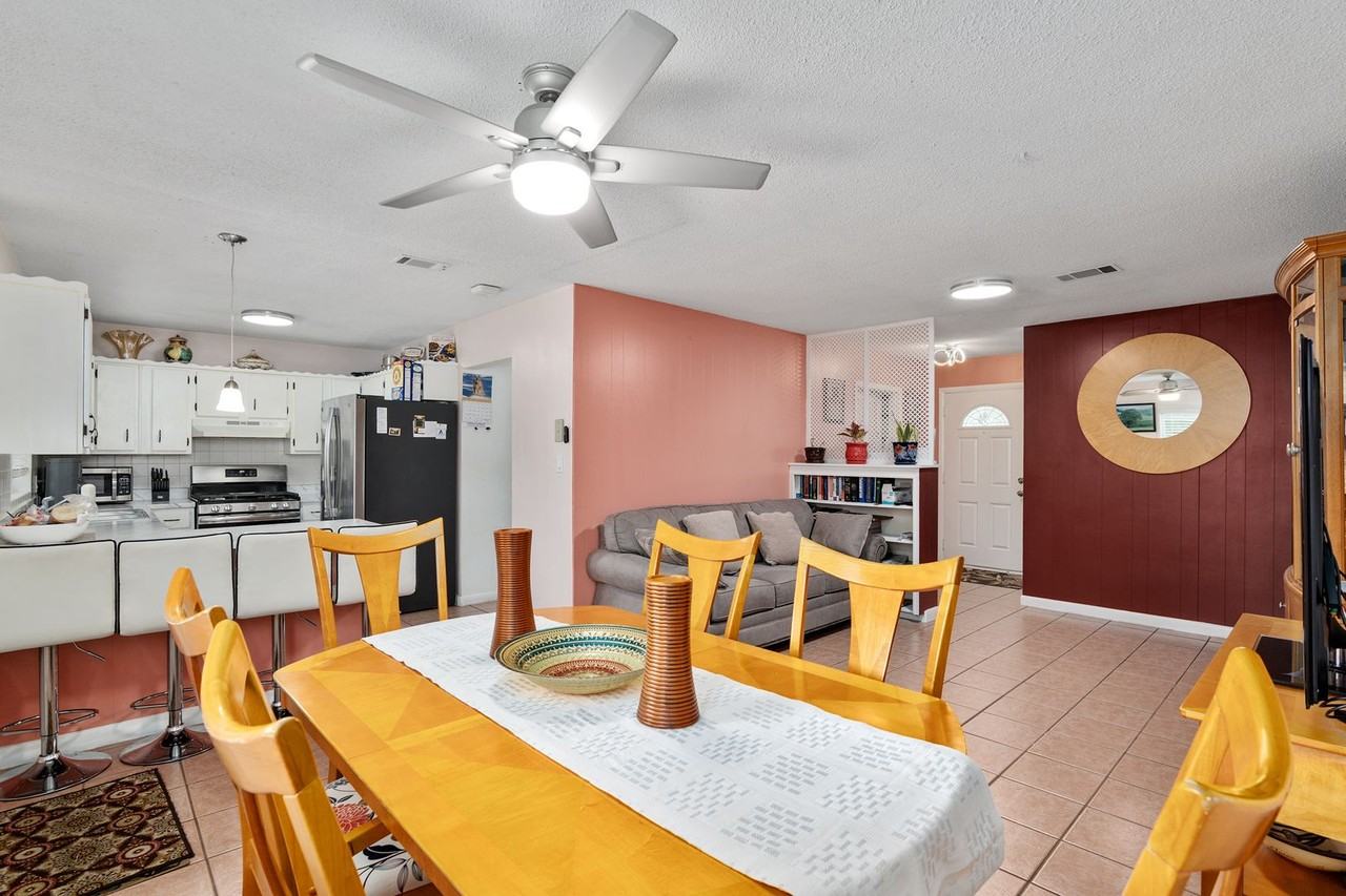 3658 Nw 39th Pl - Photo 2 of 23