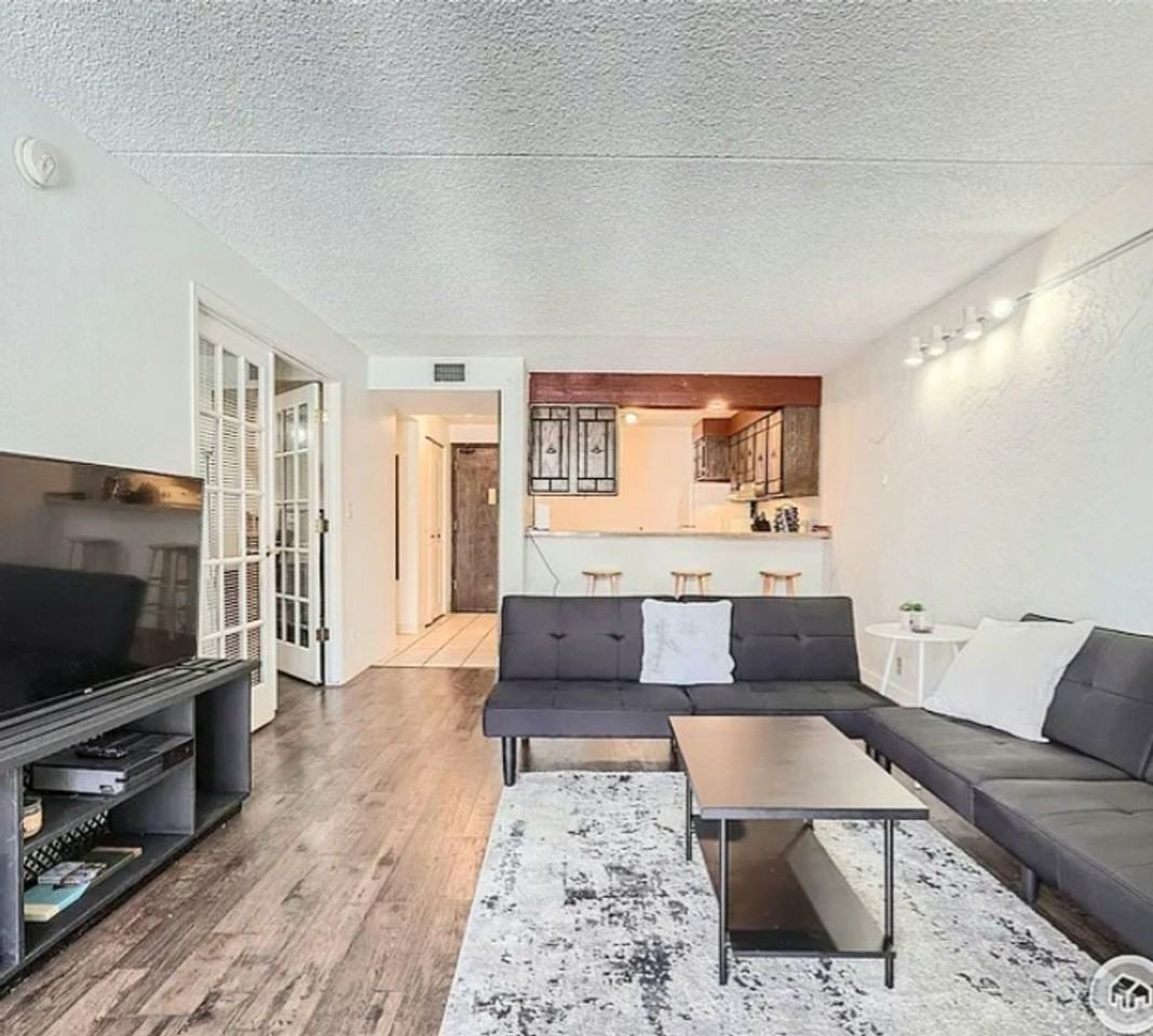 805 29th St #405 - Photo 2 of 16