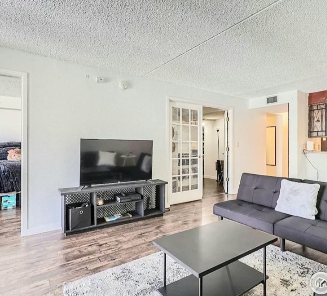 805 29th St #405 - Photo 3 of 16