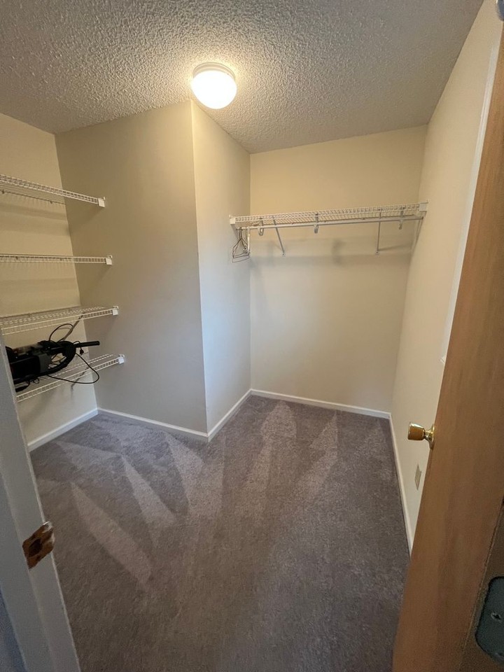 326 Monticello Dr - Photo 6 of 18