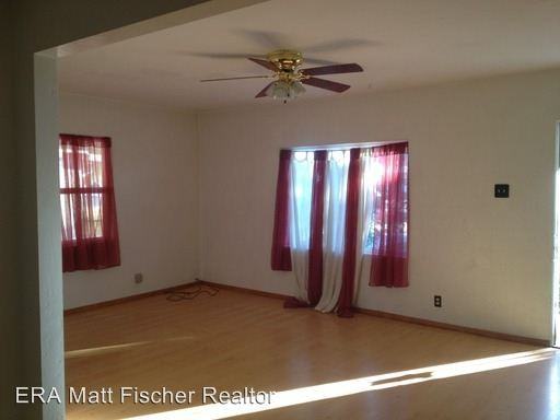 1870 S 9th Ave - Photo 3 of 10