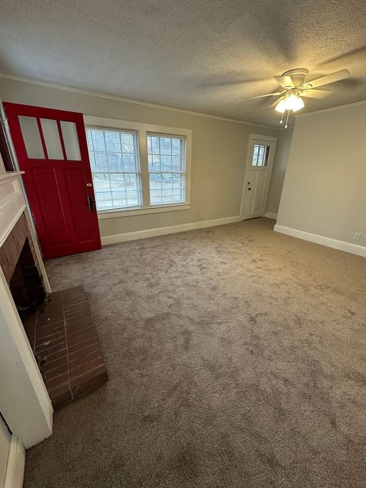 304 W Main St - Photo 3 of 20