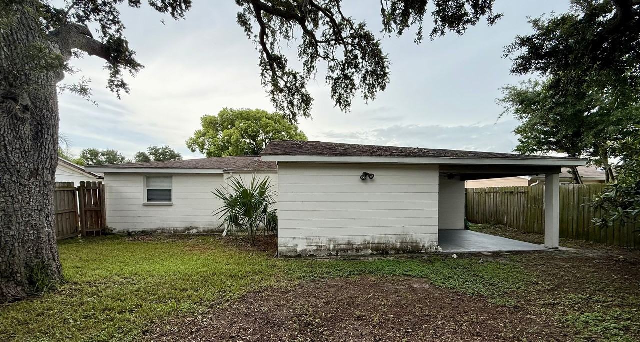 7321 Brentwood Dr - Photo 2 of 10