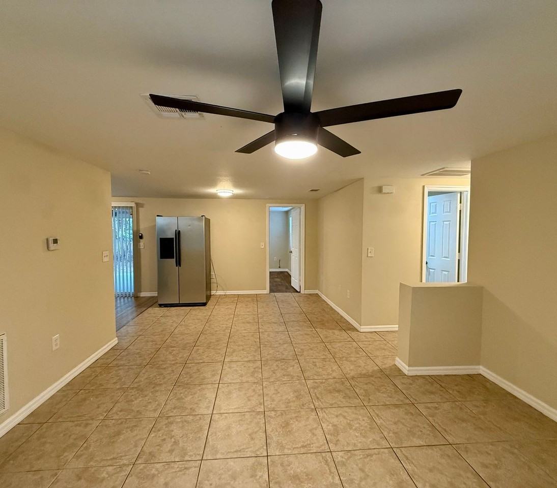 7321 Brentwood Dr - Photo 3 of 10