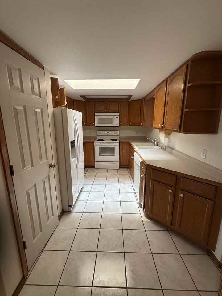 2838 Grand Falls Cir #B - Photo 6 of 18