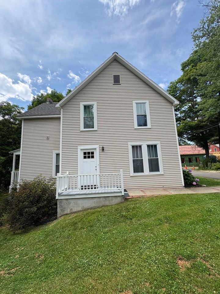 4 Bowman Ave - Photo 2 of 31