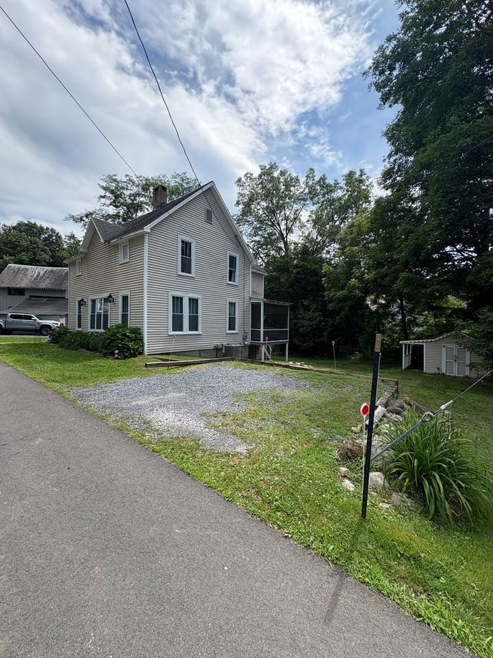 4 Bowman Ave - Photo 3 of 31