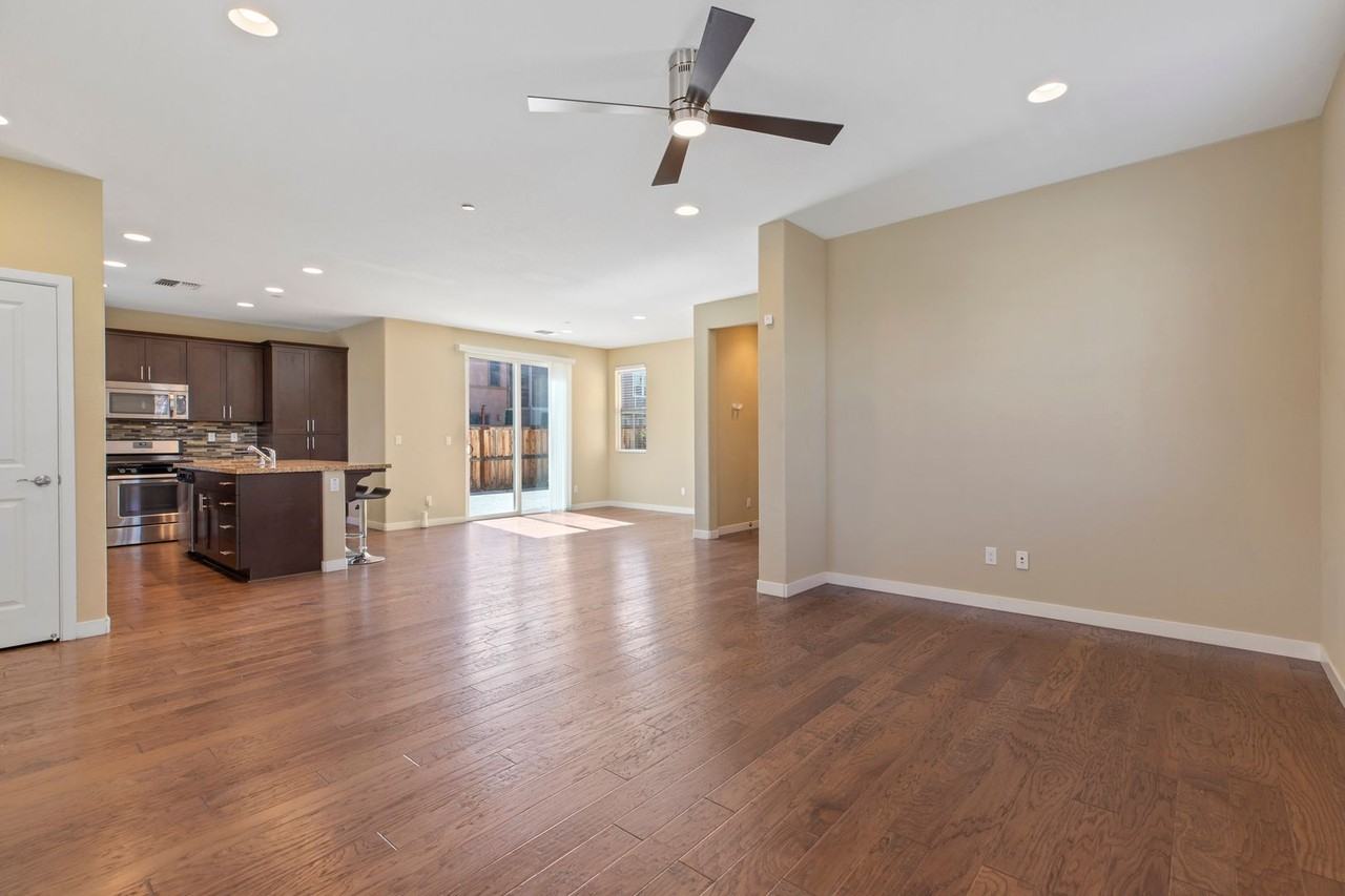 20833 Grapevine Dr - Photo 3 of 34