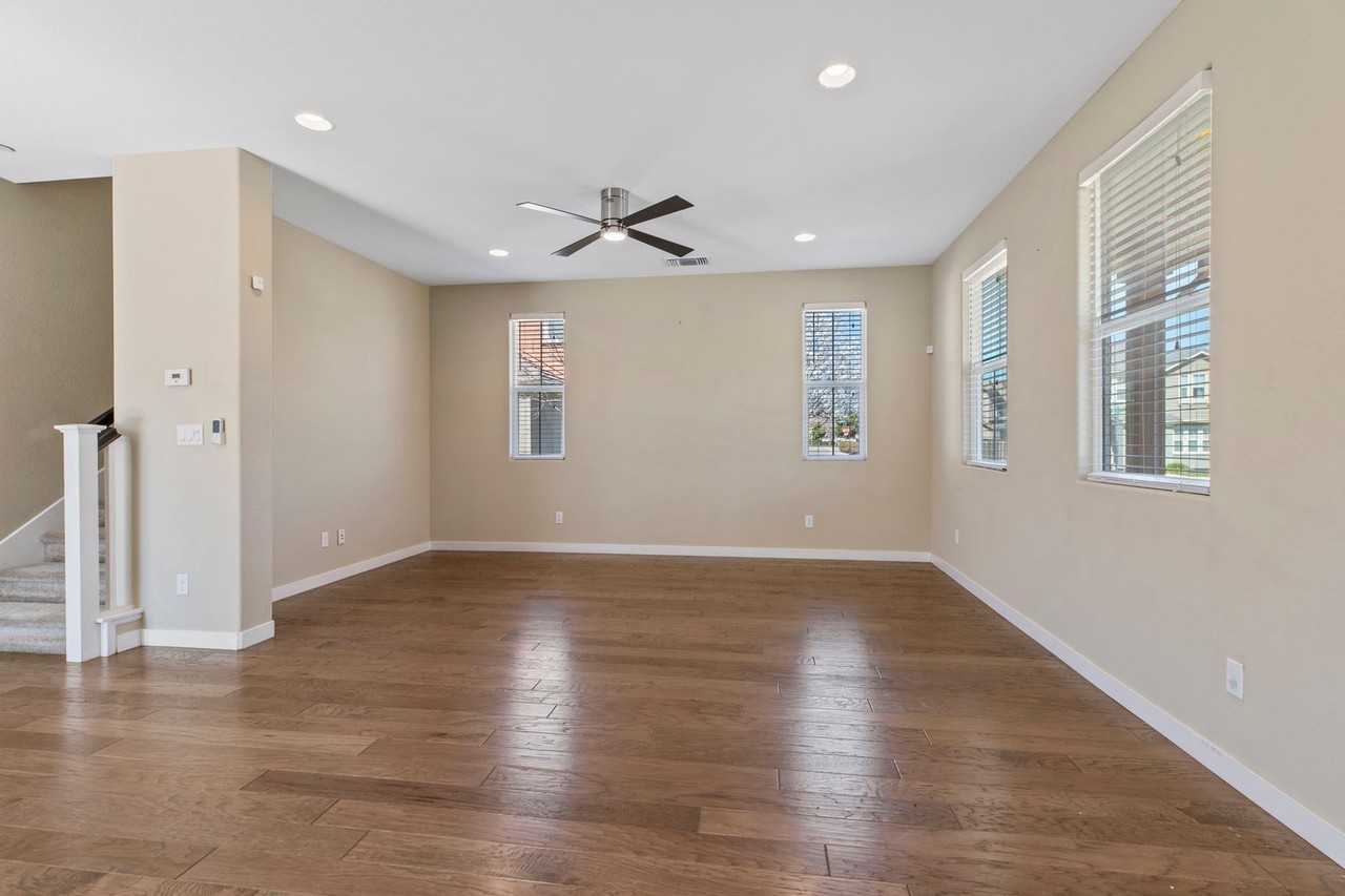 20833 Grapevine Dr - Photo 4 of 30