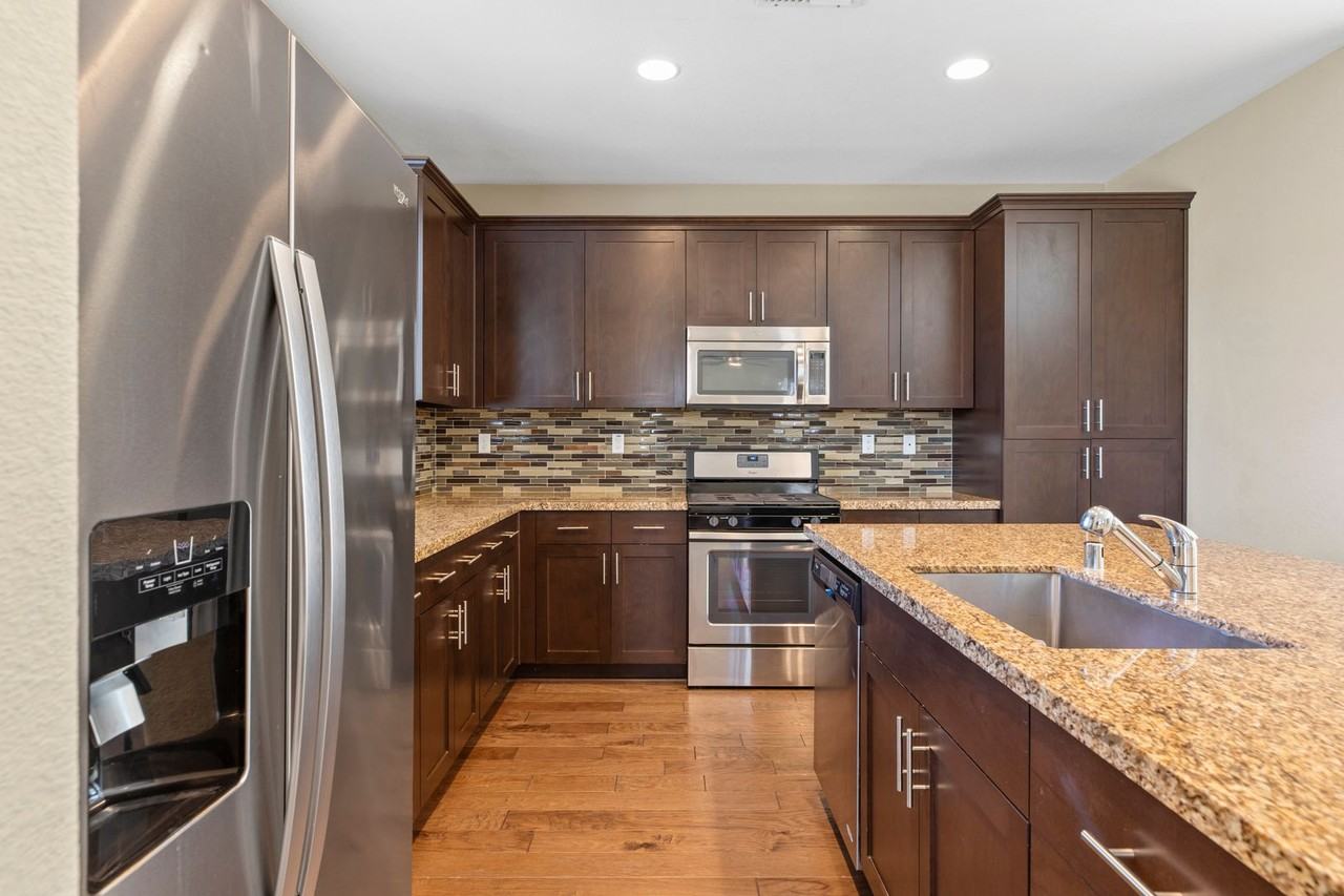 20833 Grapevine Dr - Photo 5 of 30