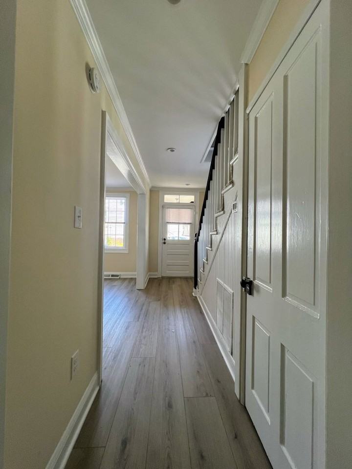 105 Royal St Sw - Photo 2 of 10