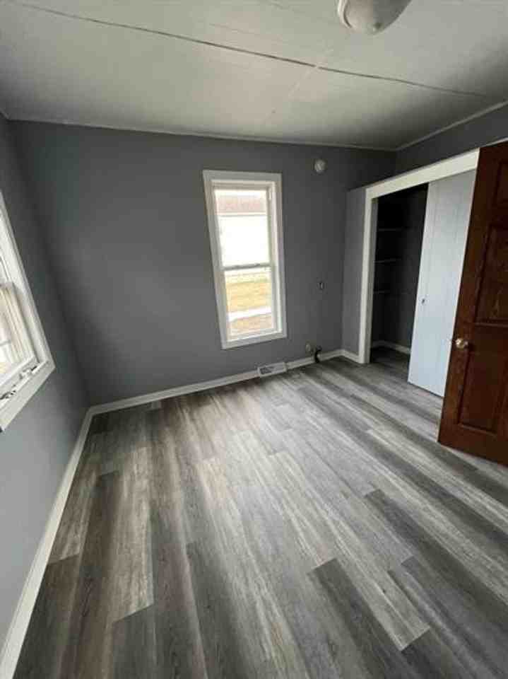 340 4th Ave Duplex - Photo 3 of 19