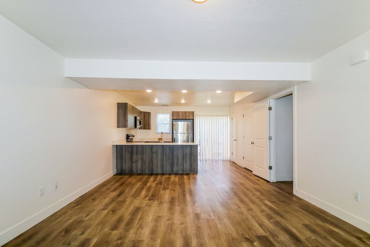 1679 E 1425 S - Photo 6 of 18