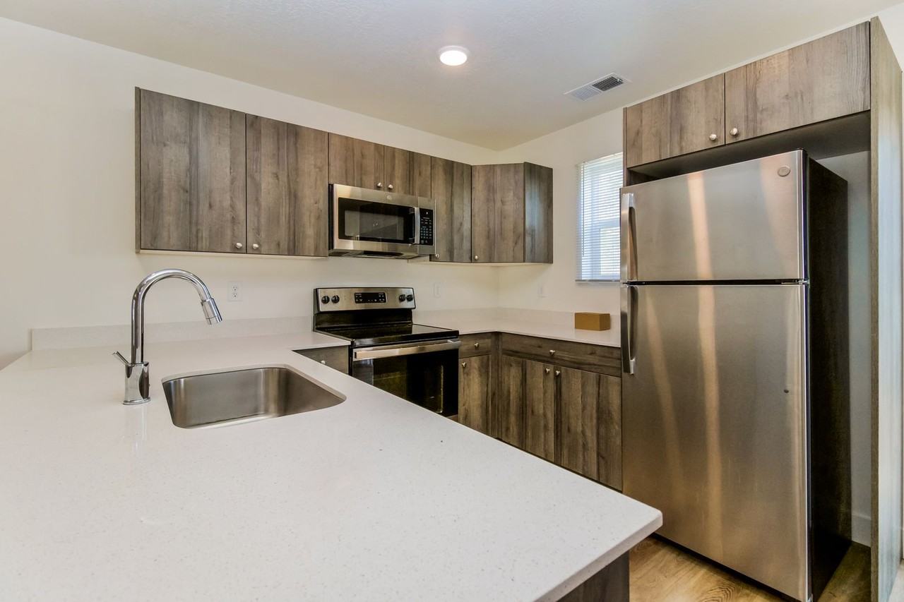 1679 E 1425 S - Photo 7 of 18