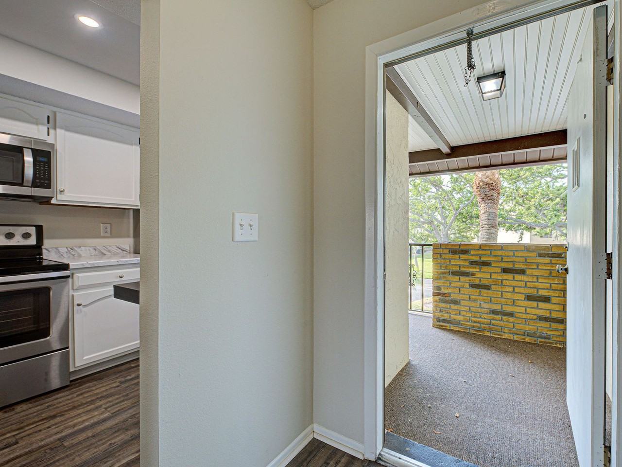 345 Three Lakes Ln #L - Photo 7 of 50