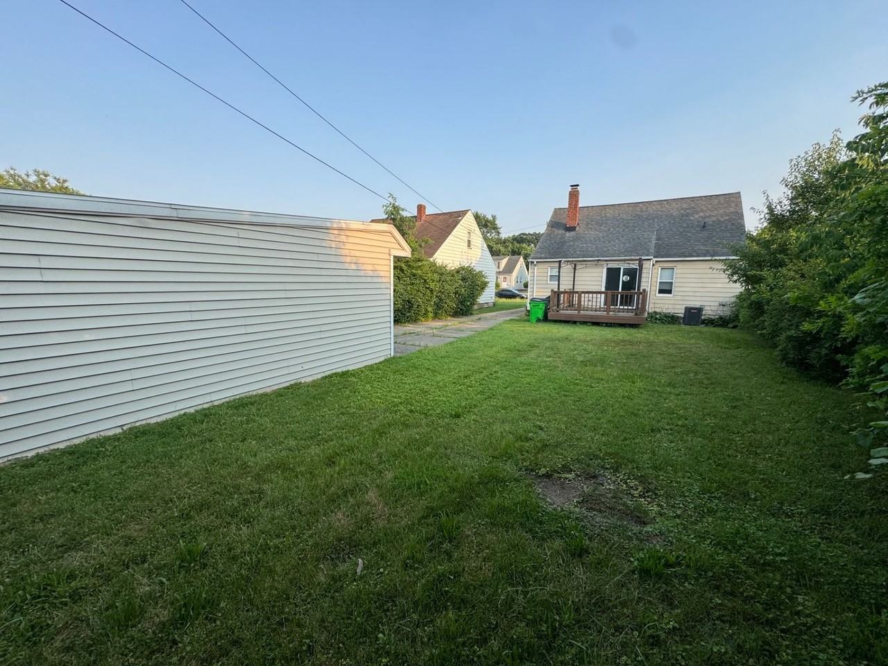 13709 Maple Leaf Dr - Photo 3 of 33