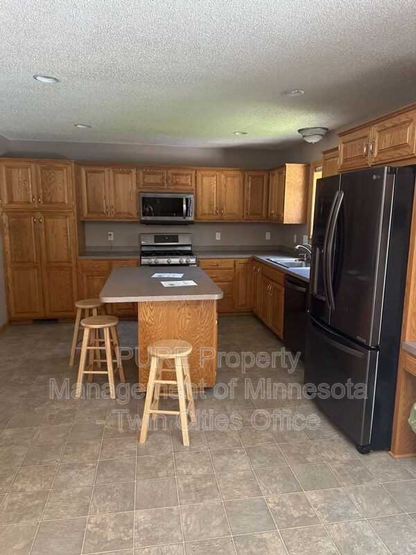 1786 Ide St - Photo 3 of 20