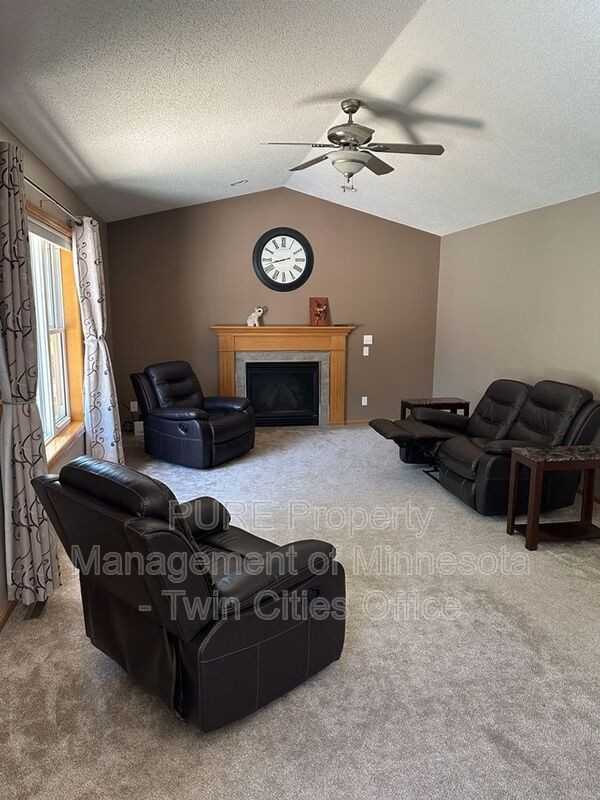 1786 Ide St - Photo 4 of 20
