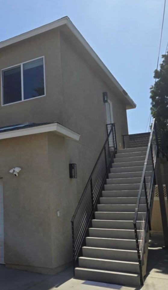 3453 N Mountain View Dr - Photo 2 of 27