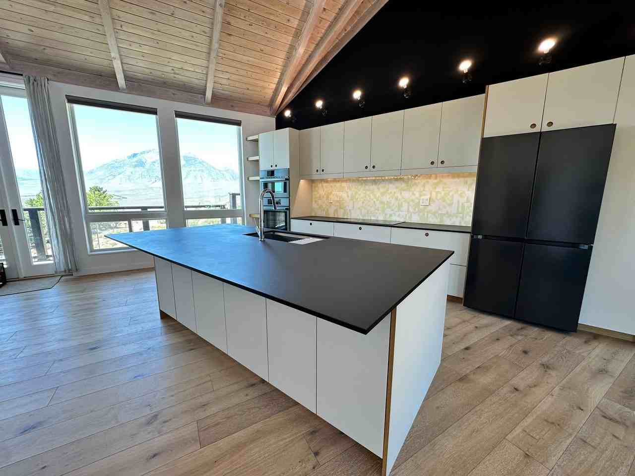 129 Paradise Pt - Photo 3 of 33