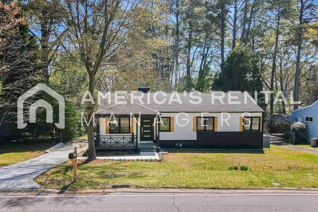 1241 Cresthill Rd - Photo 2 of 32