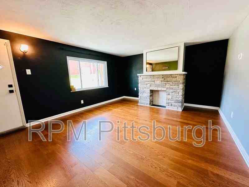 237 Mary St - Photo 3 of 15