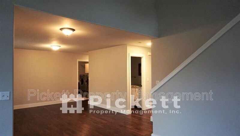 2037 Ne Gustaf St - Photo 7 of 34