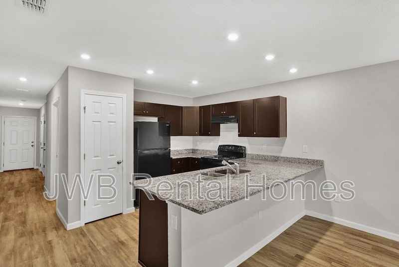 9858 Morgan Marsh Ct - Photo 3 of 12