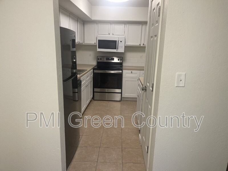 6657 S Victor Ave #I102 - Photo 3 of 9