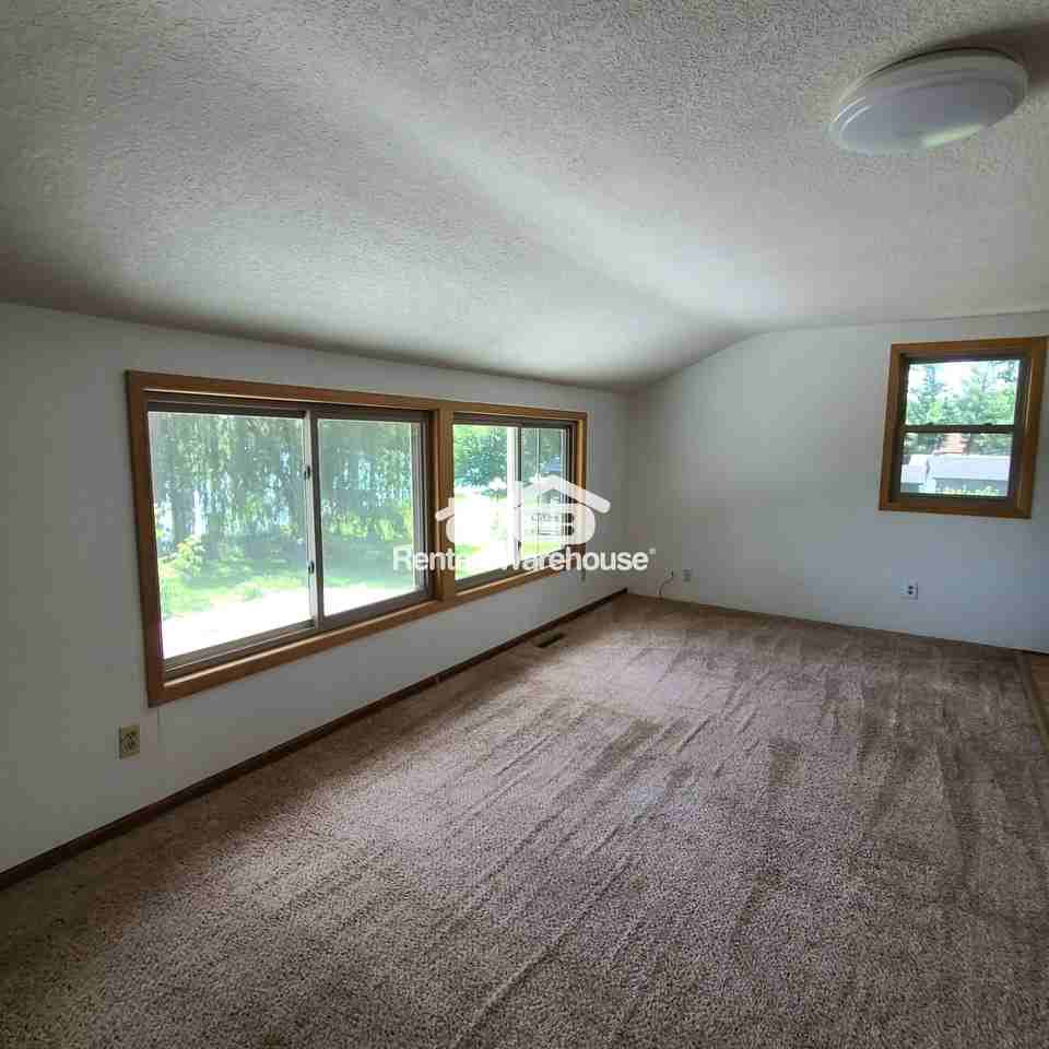 9900 Sharon Pl Nw - Photo 2 of 11