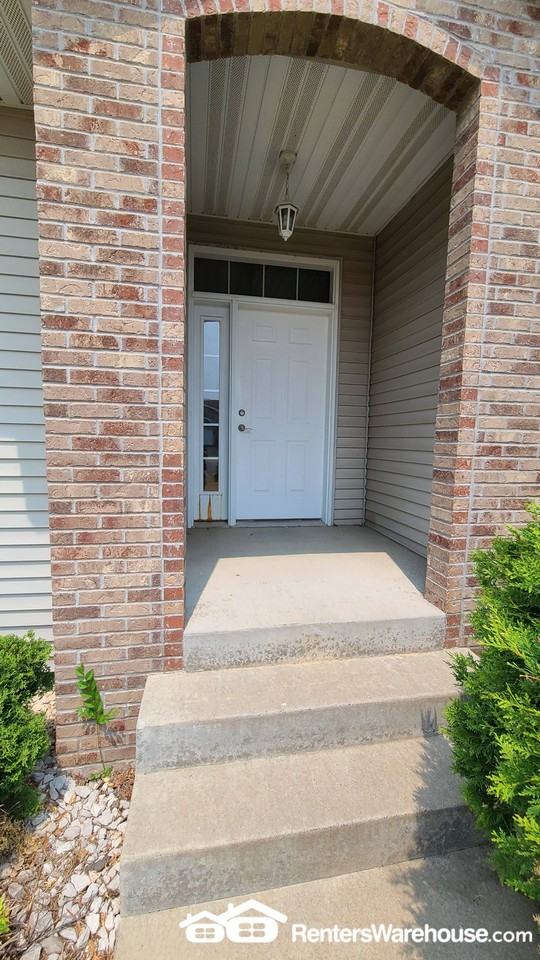 5255 Center St - Photo 2 of 23