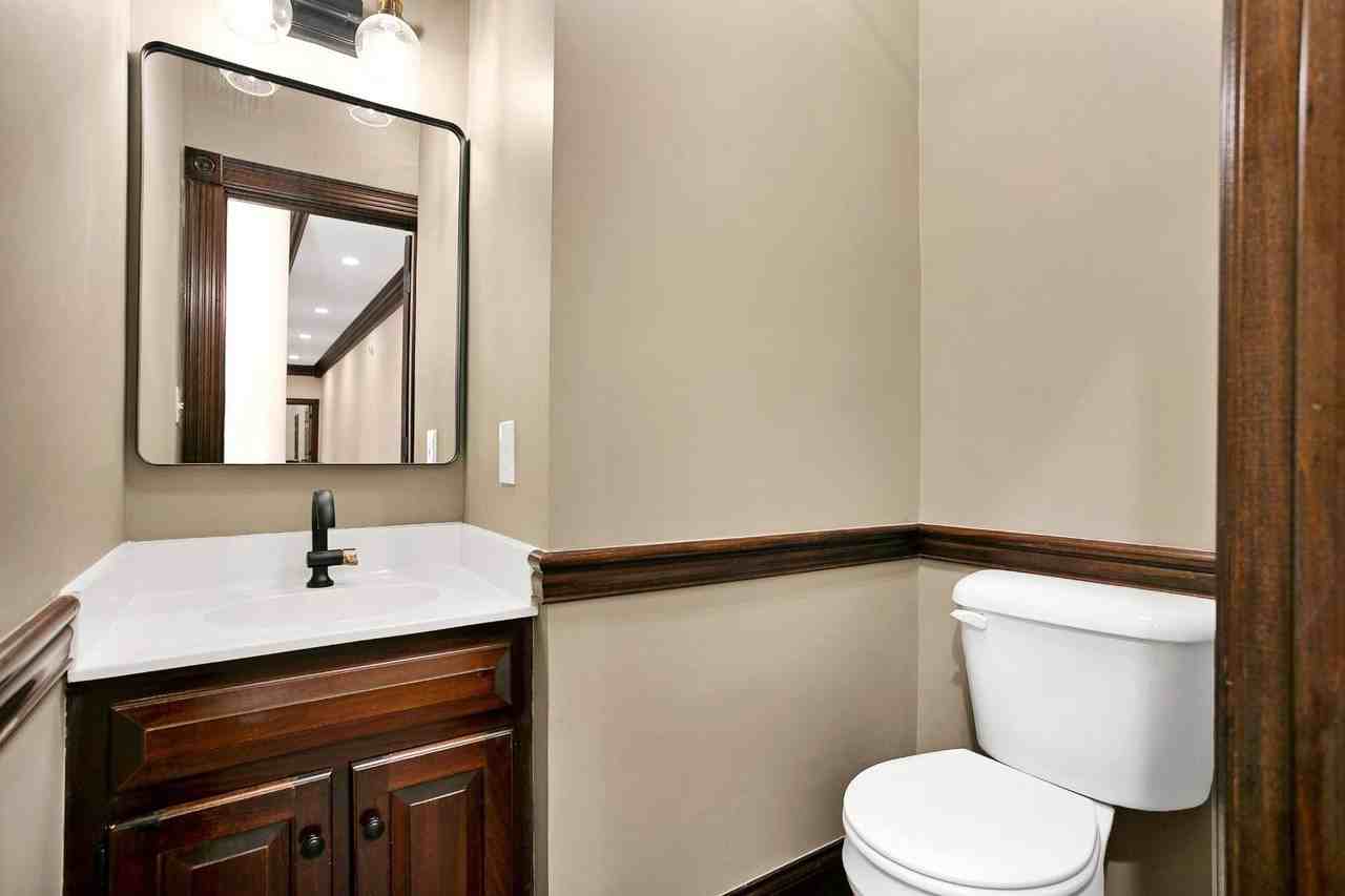 103 W Main St - Photo 7 of 30