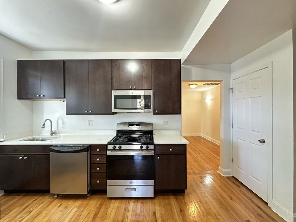 3428 W Parker Ave #2 - Photo 3 of 21