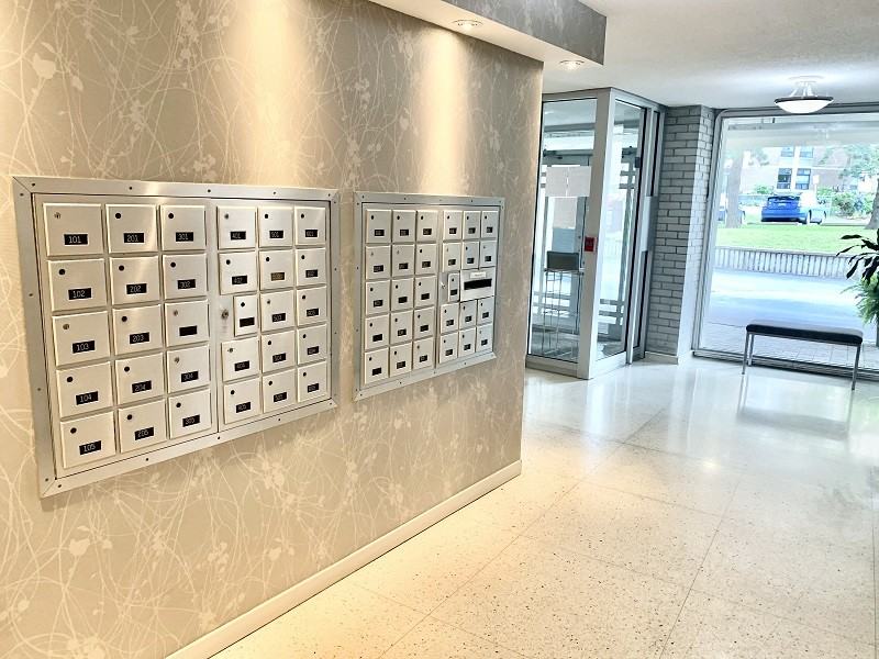 1 05-1 Mowat Ave - Photo 3 of 50