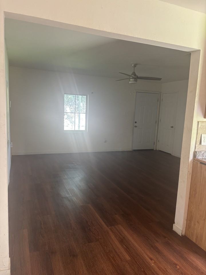 546 S Liberty St - Photo 3 of 13