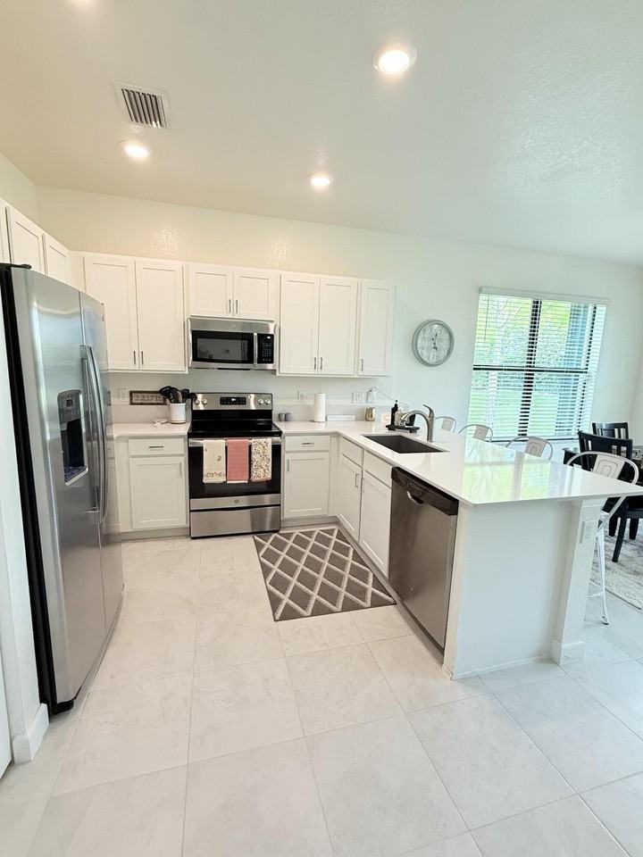 10031 W Villa Cir - Photo 4 of 42