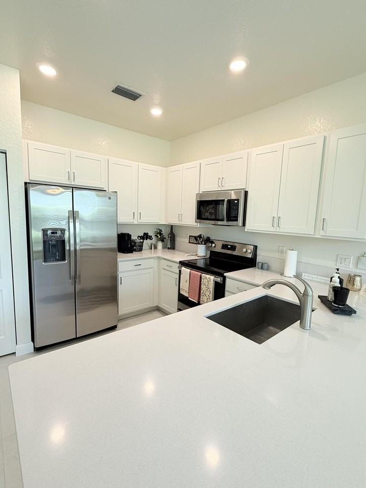 10031 W Villa Cir - Photo 5 of 42