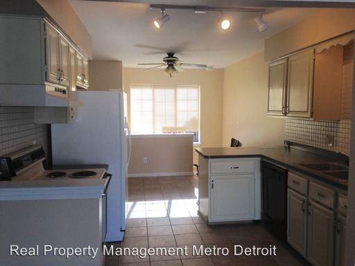 11647 Lynhurst Dr - Photo 2 of 9