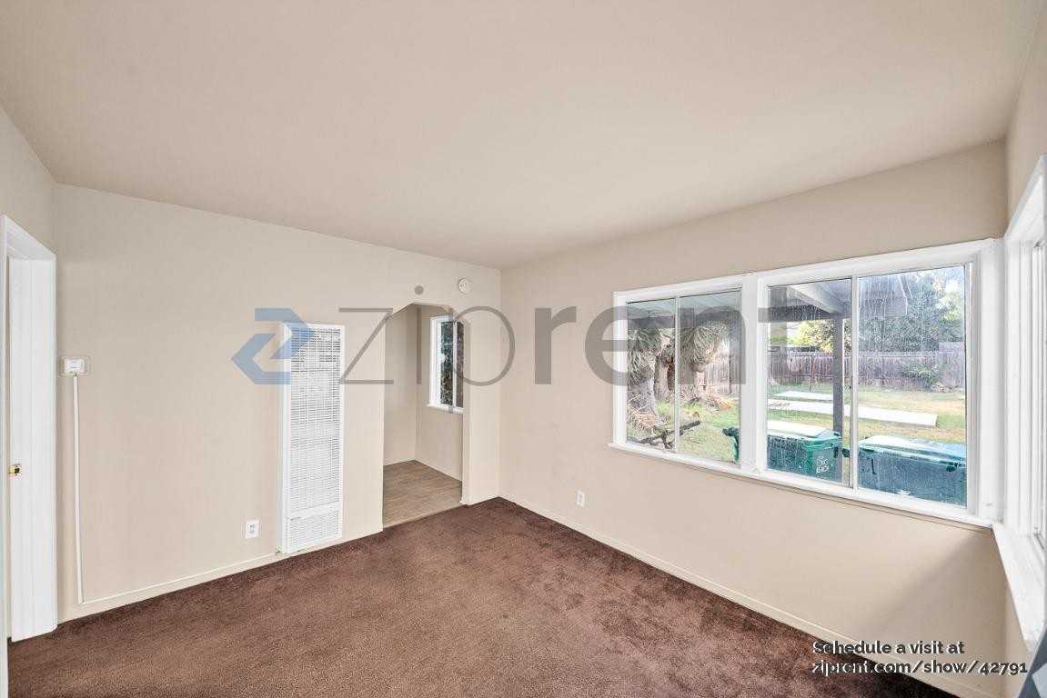 439 E 55th St - Photo 3 of 14