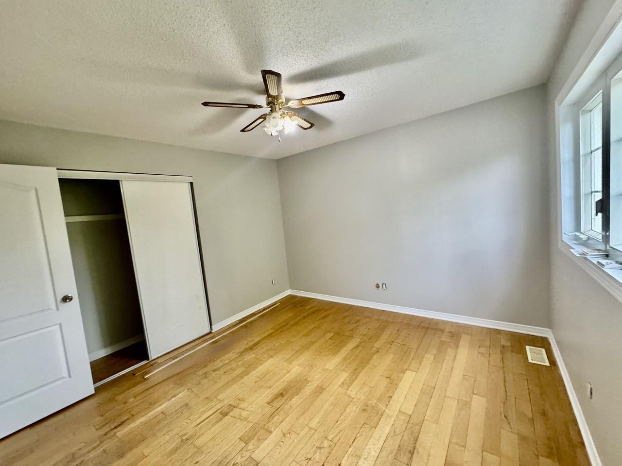 205 Glynn Avenue - Upper Bed 2 - Photo 3 of 13