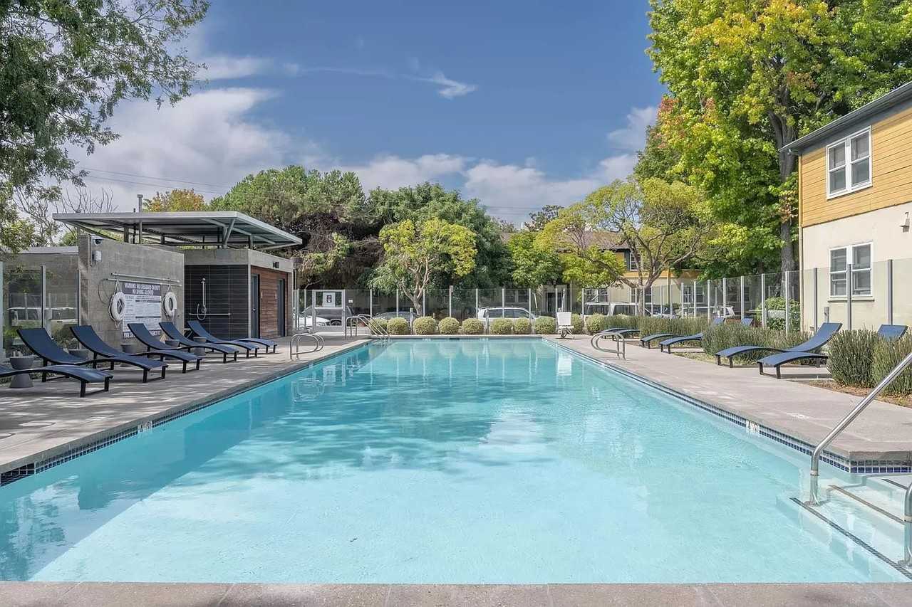 5851 W 88th St - Photo 3 of 45