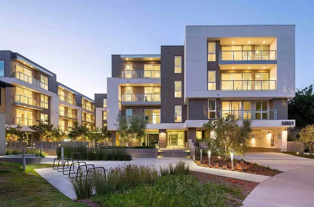 5851 W 88th St - Photo 4 of 45