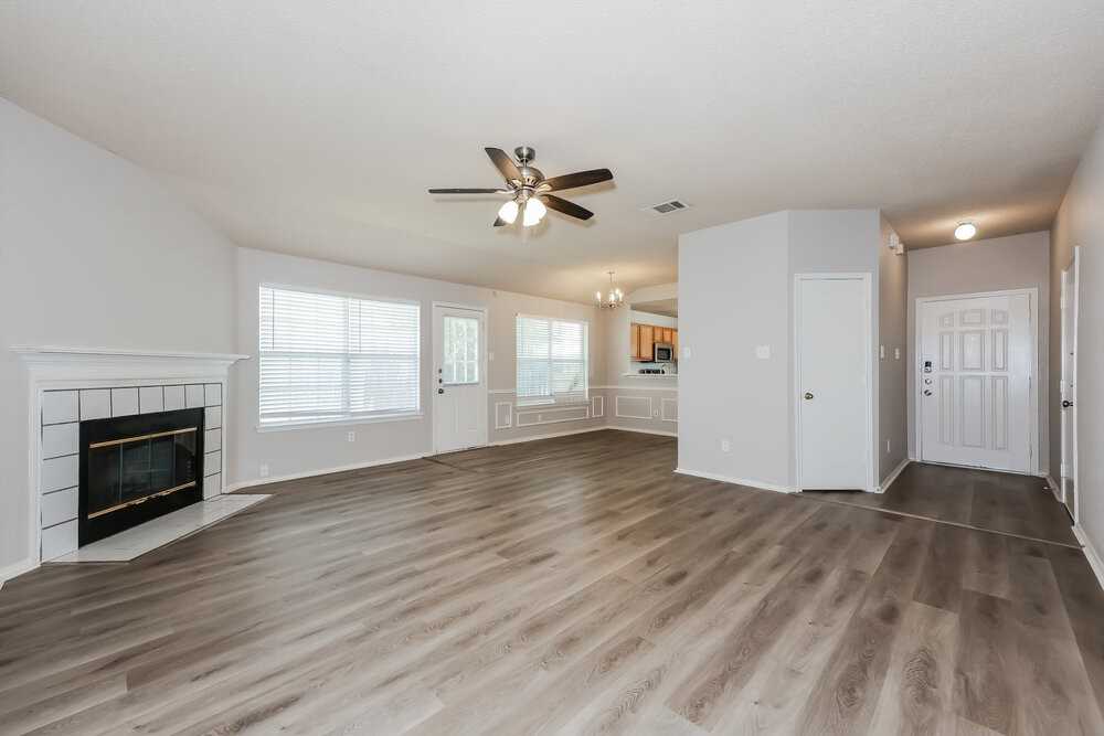 1704 Spicewood Trl - Photo 3 of 16