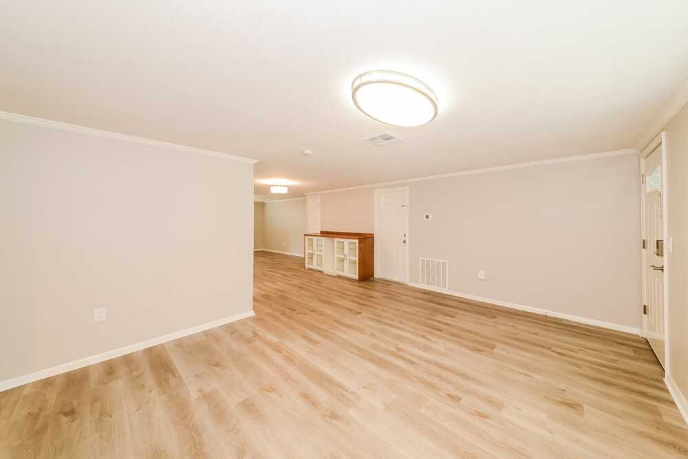 5009 Silk Oak Dr - Photo 4 of 16