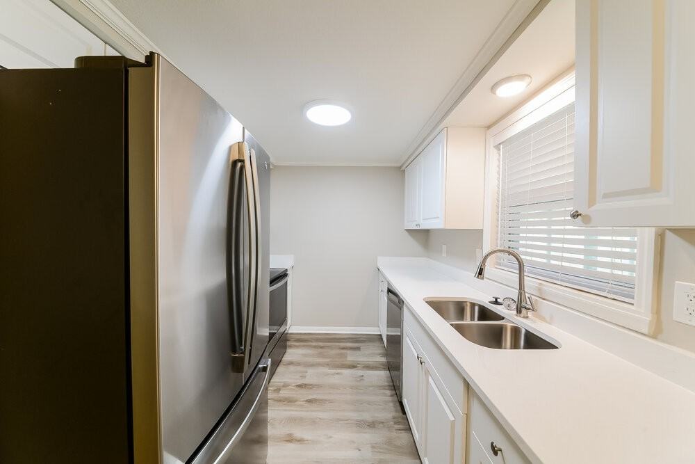 5009 Silk Oak Dr - Photo 5 of 16