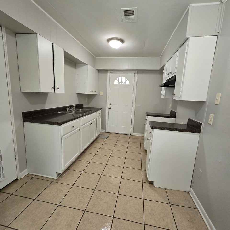 1222 Canfield Ave - Photo 6 of 11