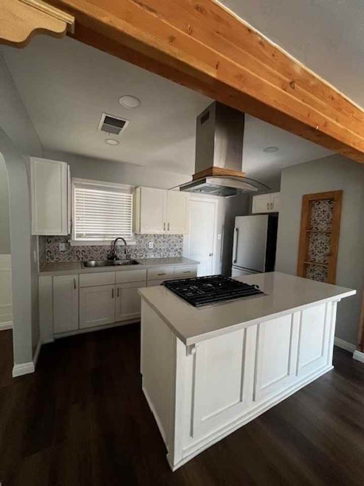 515 30th St - Photo 2 of 11