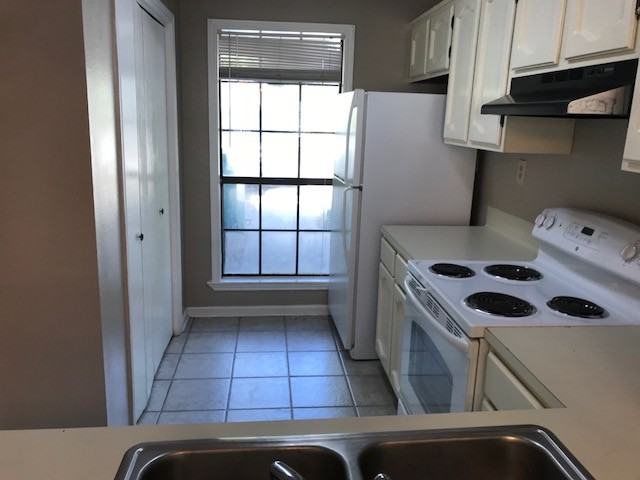 107 S Saint Jean St #107 - Photo 3 of 5