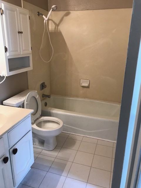 107 S Saint Jean St #107 - Photo 5 of 5