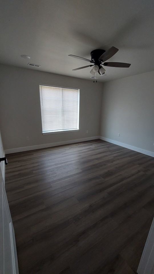 417 Eagle St #417 - Photo 2 of 9